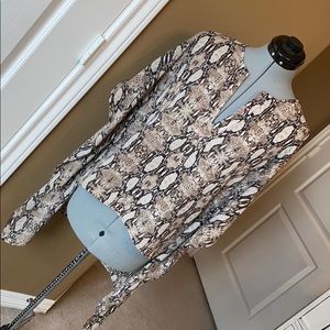 Snakeskin pattern low to higher top